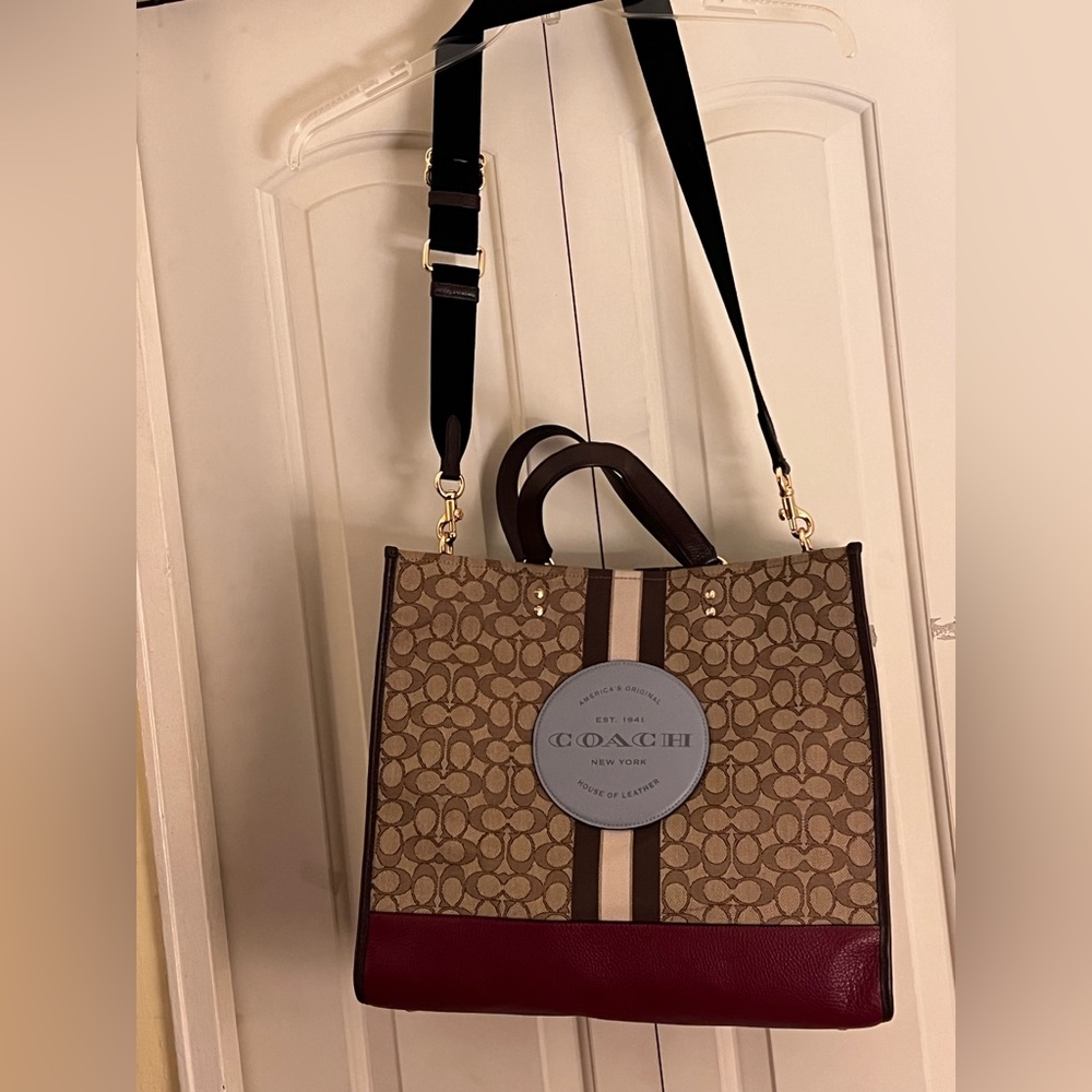 NEW Coach Tote Bag with Coach Symbol on the front. 4 compartments inside. - Picture 16 of 16